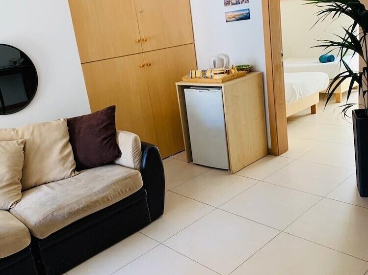 اتاق لوکس, Hostel Malti Budget