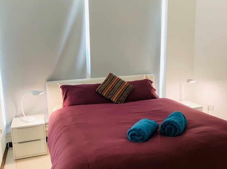 اتاق لوکس, Hostel Malti Budget