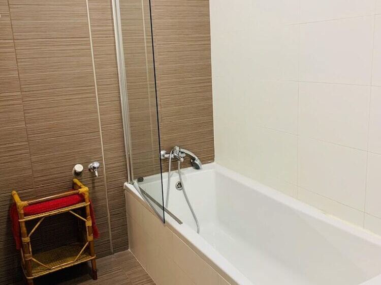 اتاق استاندارد با سرویس بهداشتی مشترک, Hostel Malti Budget