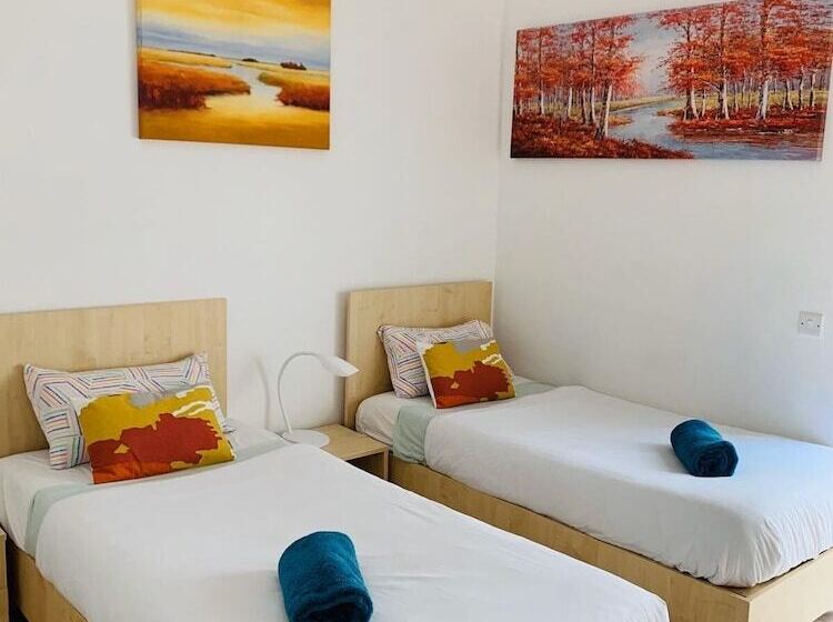 اتاق استاندارد با سرویس بهداشتی مشترک, Hostel Malti Budget