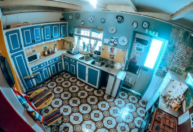 اتاق استاندارد با سرویس بهداشتی مشترک, Hostel Malti Budget