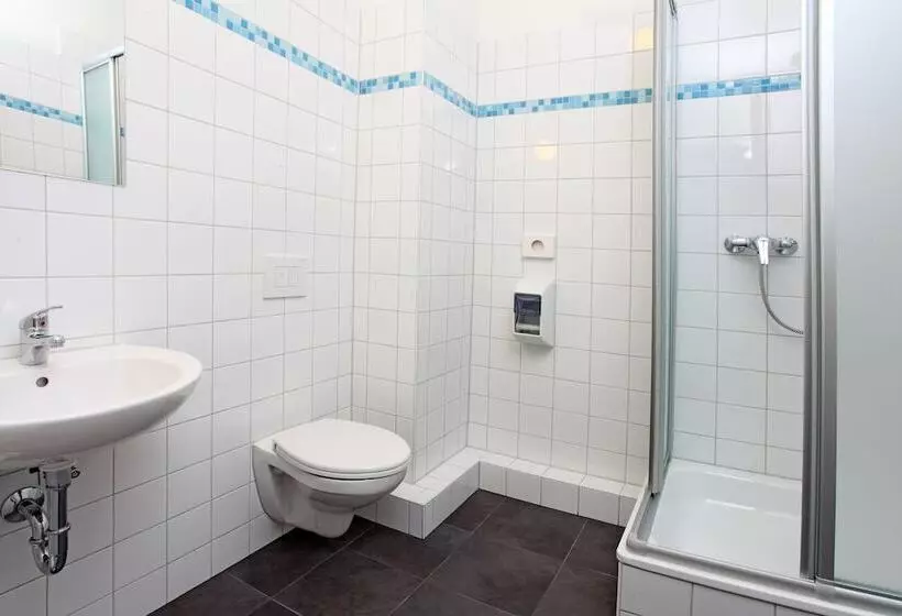 اتاق استاندارد چهار تخته, Industriepalast Berlin