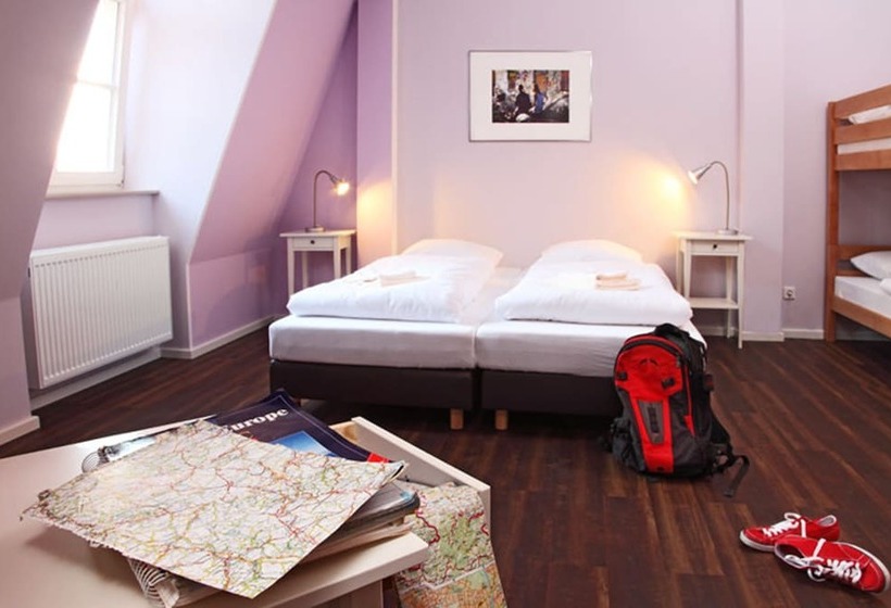 اتاق استاندارد چهار تخته, Industriepalast Berlin