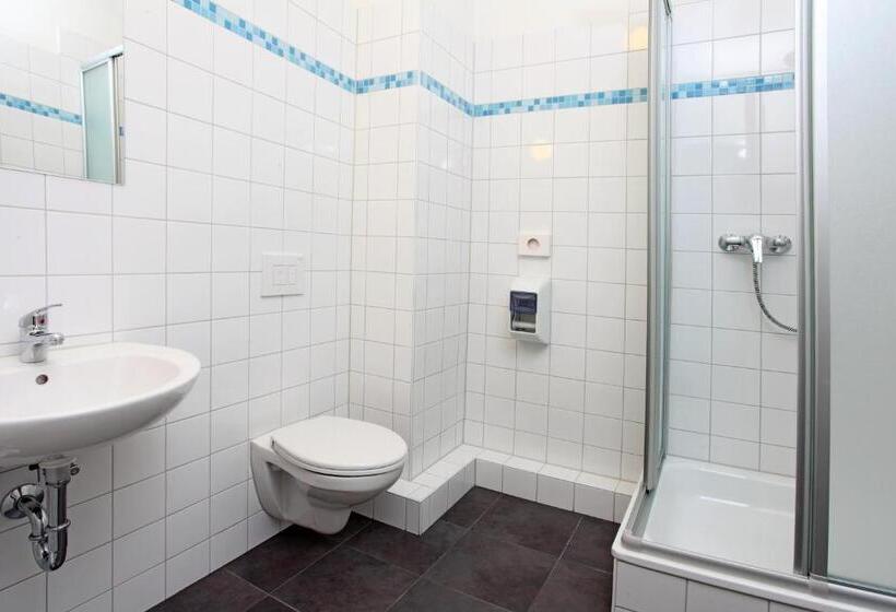 اتاق استاندارد چهار تخته, Industriepalast Berlin