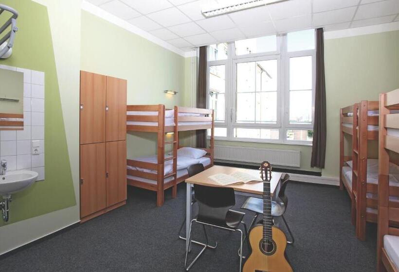 اتاق استاندارد سه نفره, Industriepalast Berlin