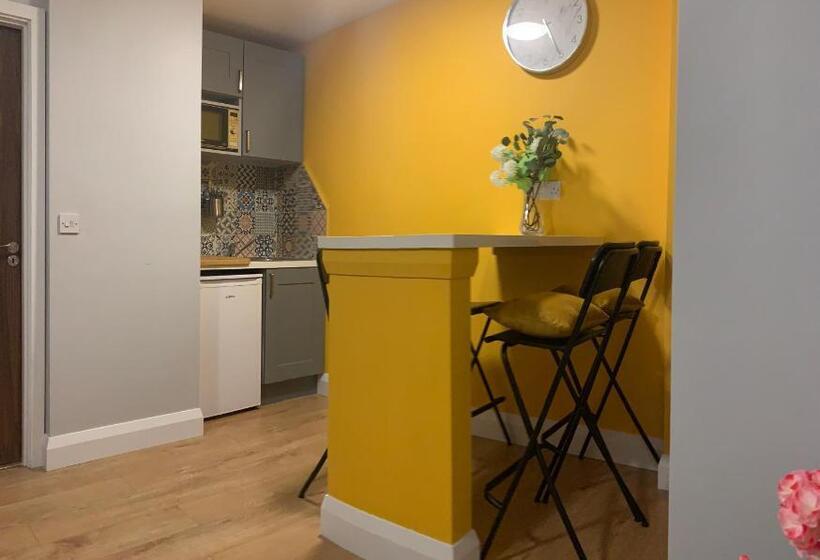 Апартаменты 2 Спальни, Lanigan S Accommodation