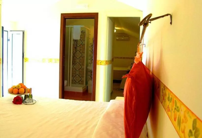 آپارتمان یک خوابه با دری مشترک که هال را جدا می کند., Locanda Degli Agrumi