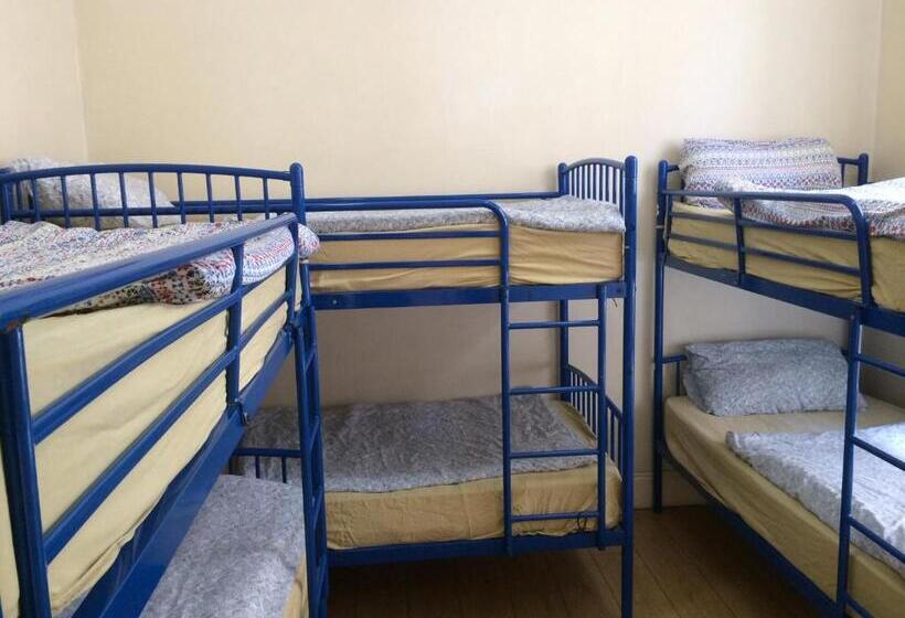 تختخواب در اتاق مشترک, The Apache Hostel
