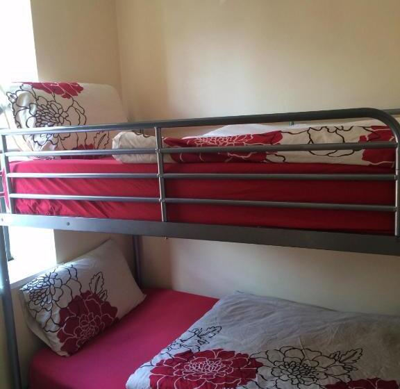 اتاق استاندارد با سرویس بهداشتی مشترک, The Apache Hostel