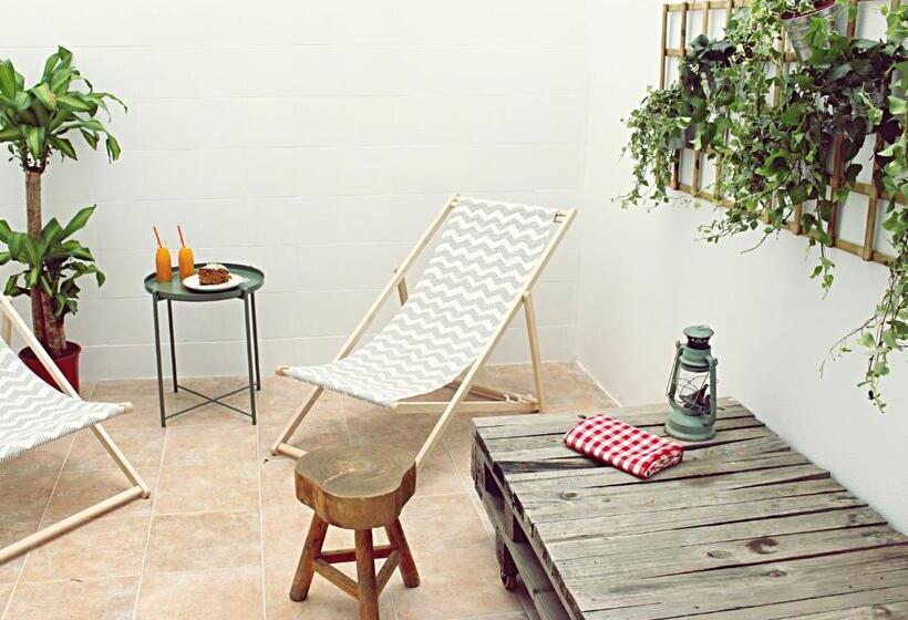 اتاق استاندارد با تراس, Picnic Dreams Boutique Hostel