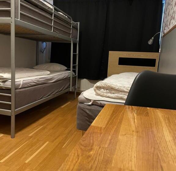 اتاق استاندارد سه تخته با سرویس بهداشتی مشترک, Uppsala City Hostel