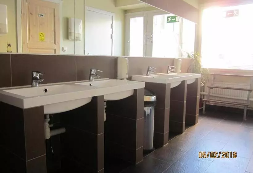 Standard Neljän Hengen Huone Jaettu Kylpyhuone, Uppsala City Hostel