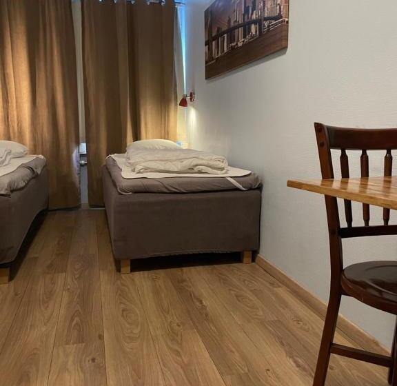 اتاق استاندارد با سرویس بهداشتی مشترک, Uppsala City Hostel