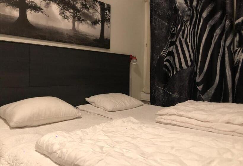 اتاق استاندارد با سرویس بهداشتی مشترک, Uppsala City Hostel