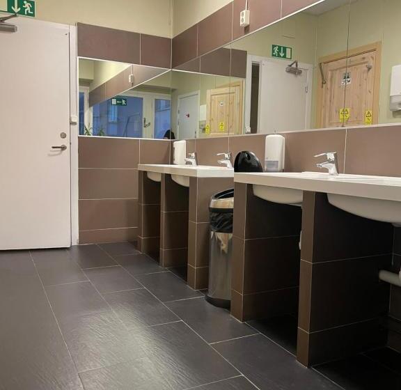 اتاق استاندارد با سرویس بهداشتی مشترک, Uppsala City Hostel