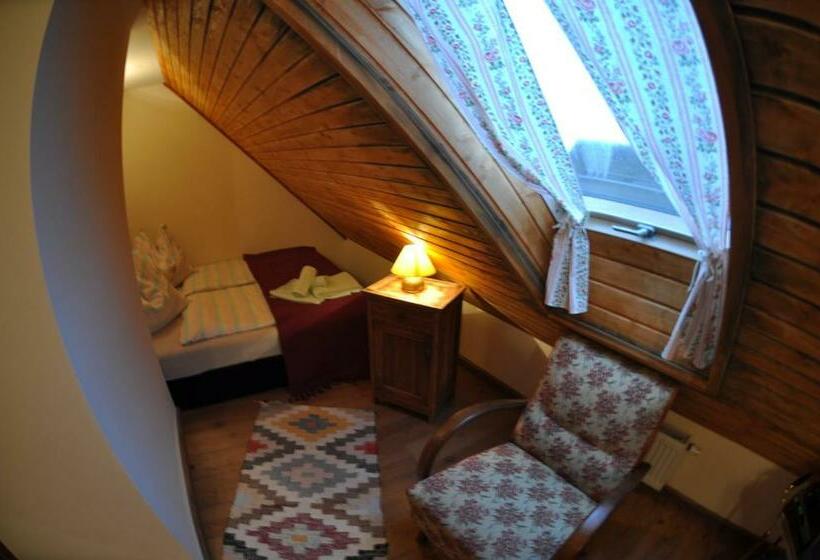 基本间, Vila House Family