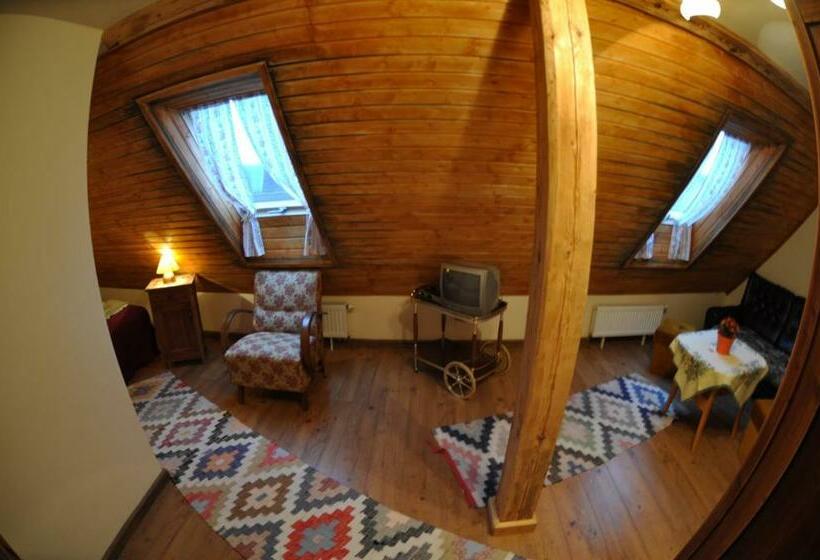 基本间, Vila House Family