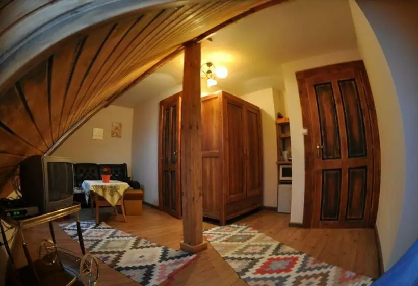 اتاق عادی, Vila House Family