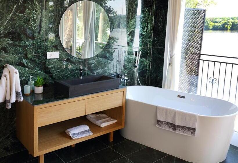 デラックスルーム, Duna P Art Panzió