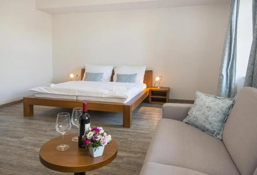 デラックスルーム, Anno