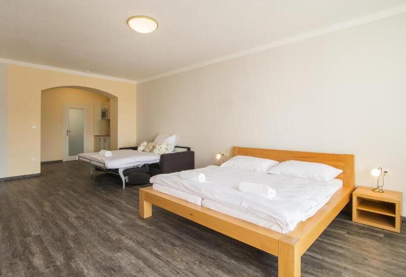 デラックストリプルルーム, Anno