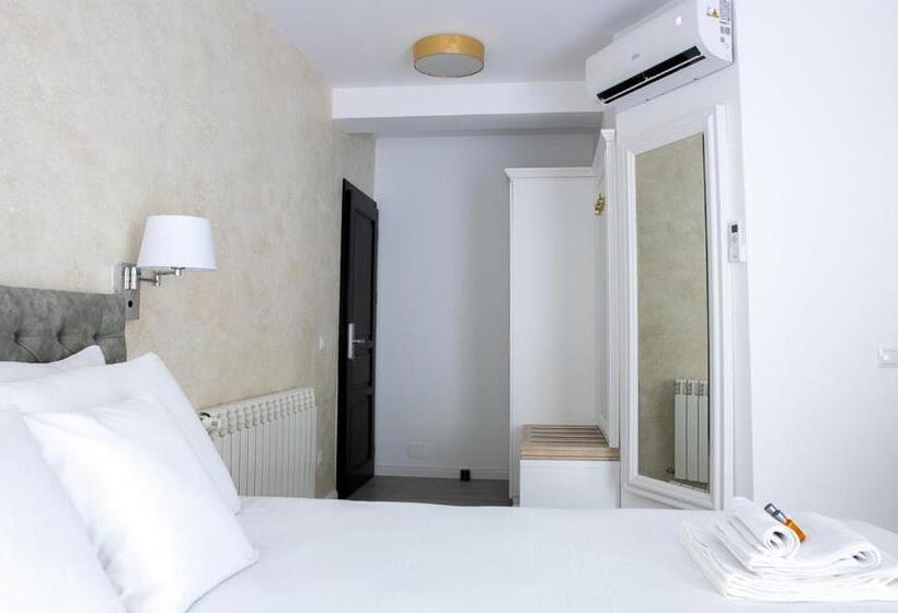 اتاق لوکس با بالکن, City Rooms