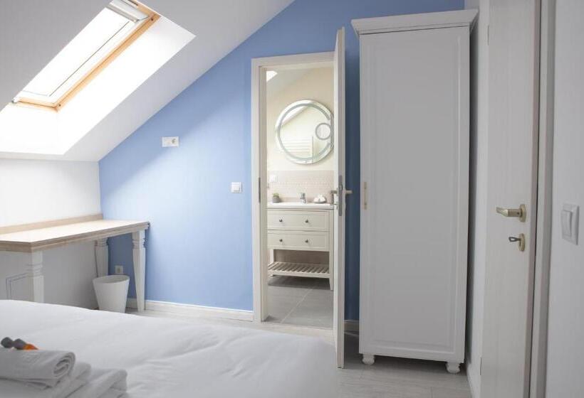 1 Bedroom Penthouse Apartment, City Rooms