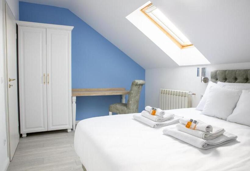 1 Bedroom Penthouse Apartment, City Rooms