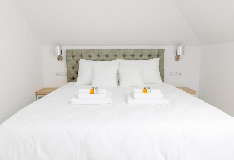 1 Bedroom Penthouse Apartment, City Rooms