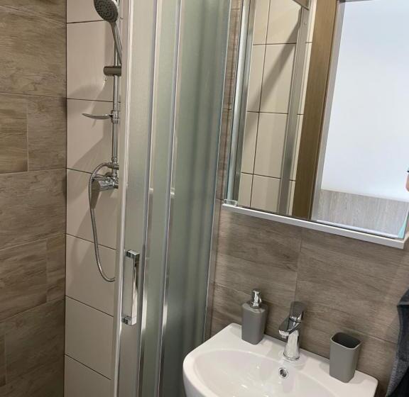 スタンダードトリプルルーム, Vila Lada