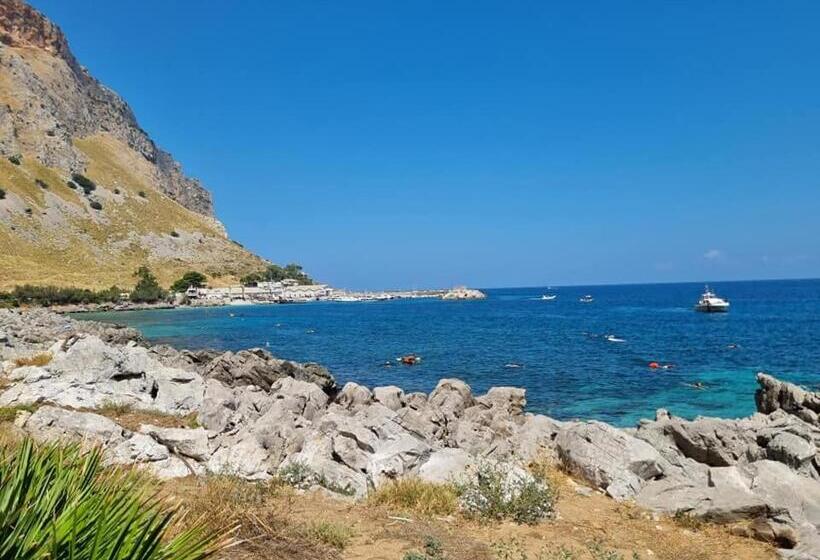 带1个卧室的公寓, Ashur Mondello