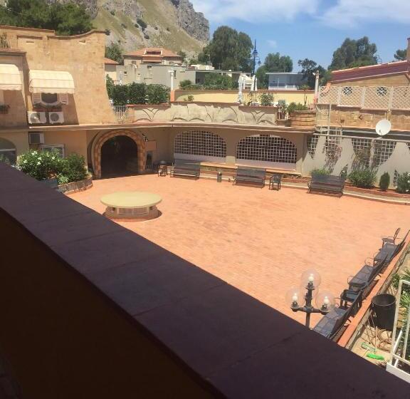 带1个卧室的公寓, Ashur Mondello