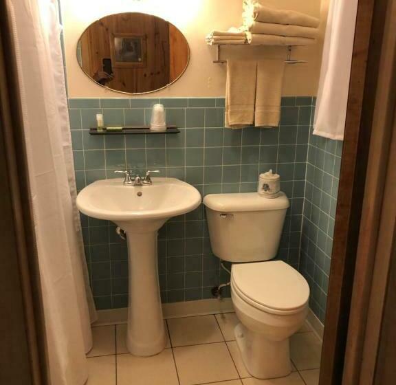 חדר דלוקס, Holiday Motel