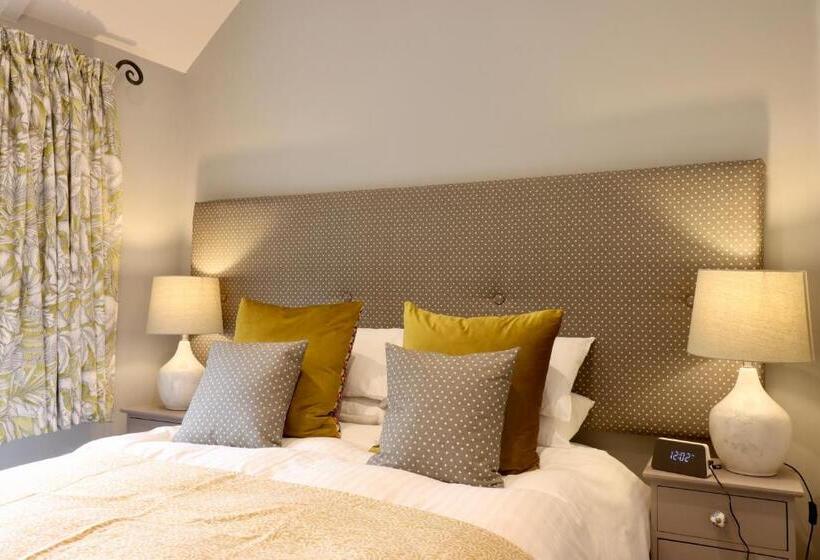 اتاق استاندارد, The New Inn Halse