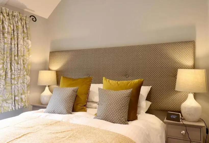 اتاق استاندارد, The New Inn Halse
