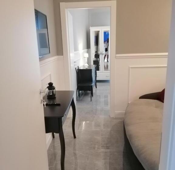 جناح جونيور مطلّ علي البحر, Ellysblue