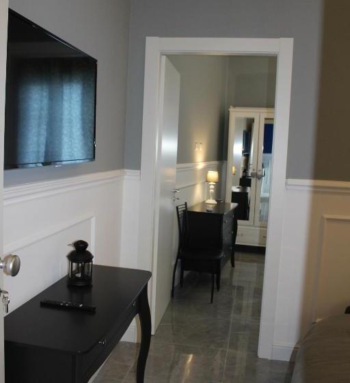 جناح جونيور مطلّ علي البحر, Ellysblue