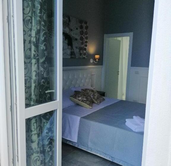 جناح جونيور مطلّ علي البحر, Ellysblue