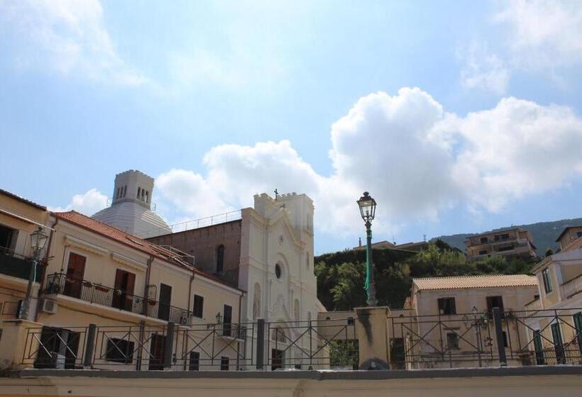 غرفة ديلوكس, Ellysblue