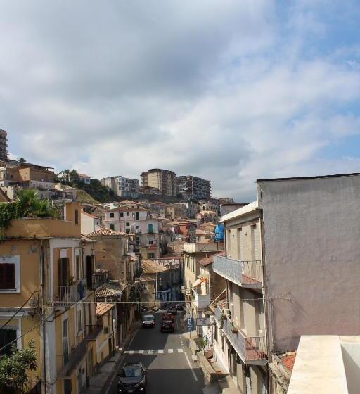 غرفة ديلوكس, Ellysblue