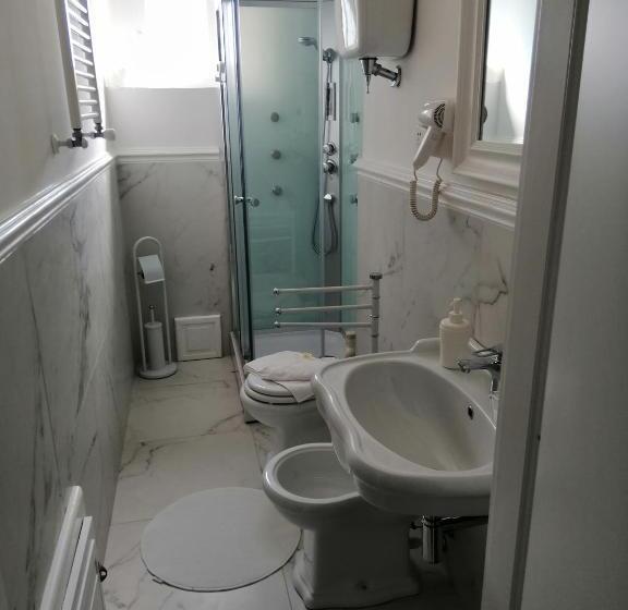 غرفة ديلوكس, Ellysblue