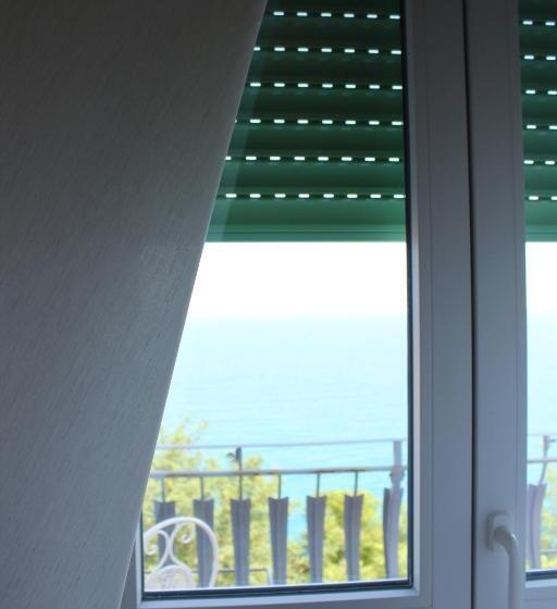 غرفة قياسية رباعية مطلة على البحر, Ellysblue