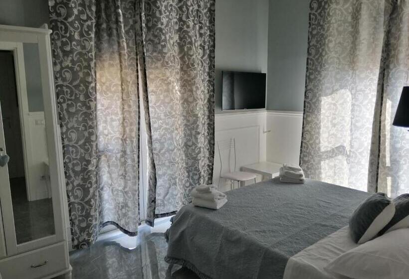 غرفة ديلوكس, Ellysblue