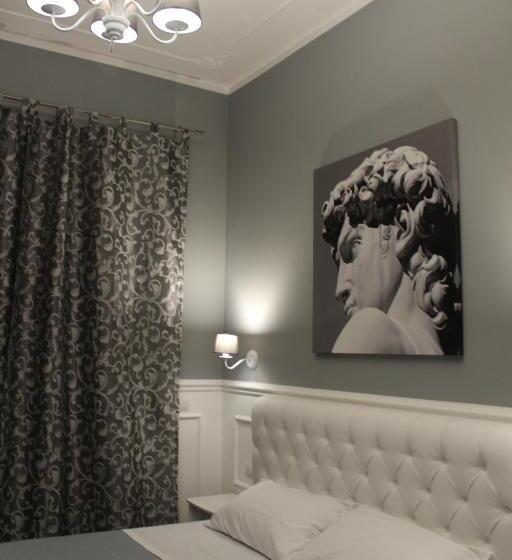 غرفة ديلوكس, Ellysblue