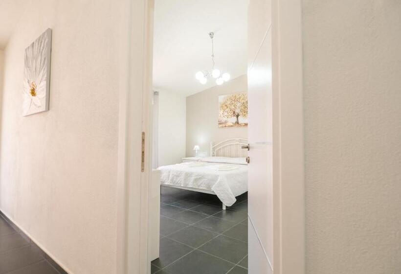 غرفة قياسية, Sweethome