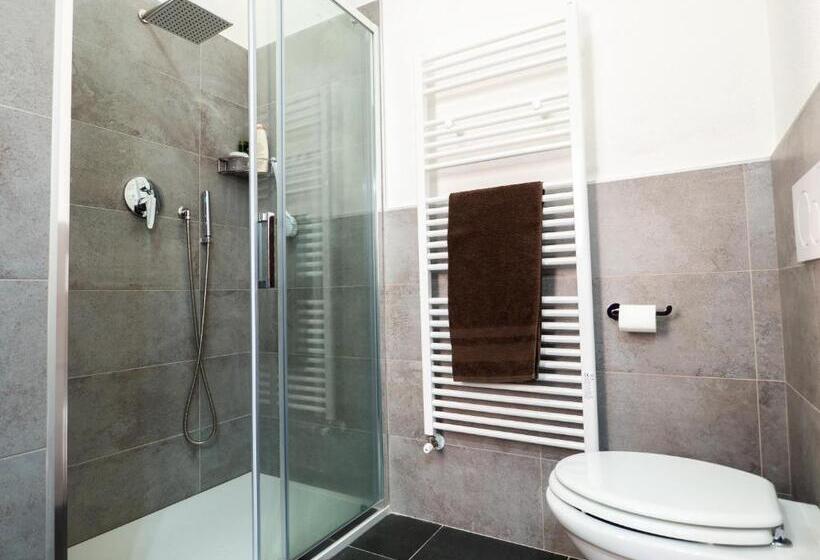 غرفة قياسية مزوَّدة بتراس, Sweethome