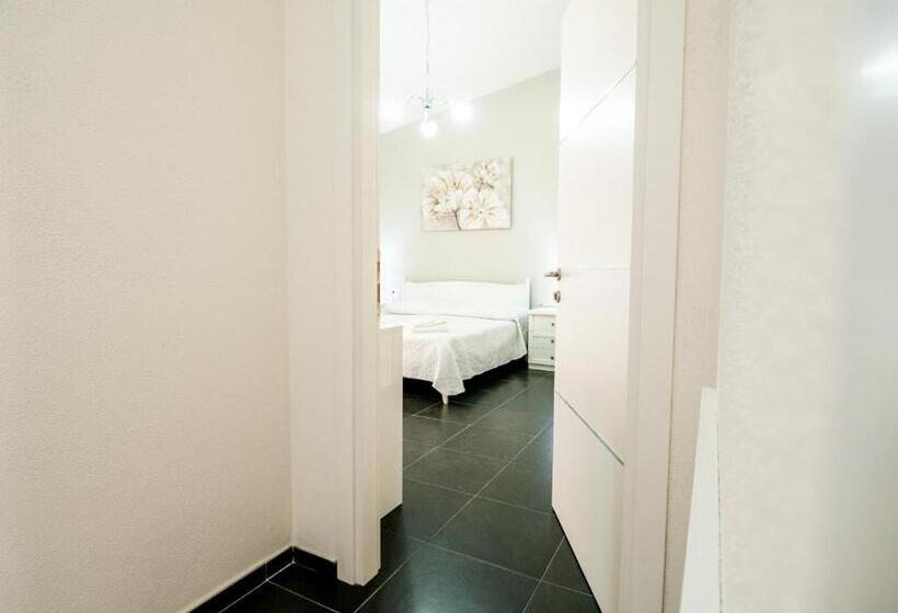 غرفة قياسية مزوَّدة بتراس, Sweethome