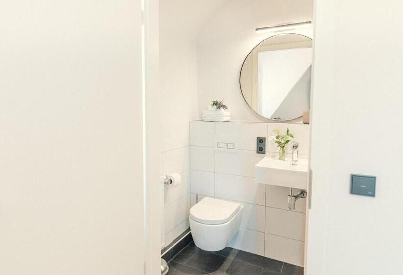 חדר דלוקס, Das Hölderlein   Altstadt