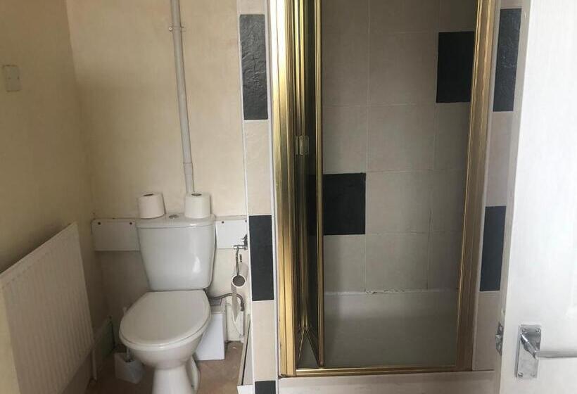 اتاق خانوادگی, Leecliff Guest House