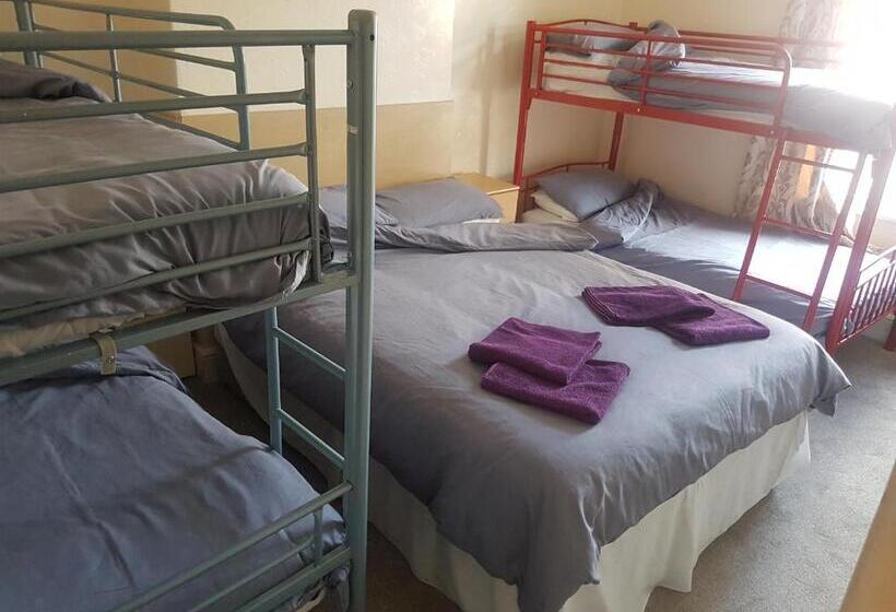 اتاق خانوادگی, Leecliff Guest House